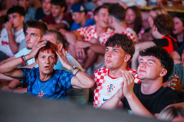 Split: Navijači Hrvatske reprezentacije prate utakmicu protiv Paname