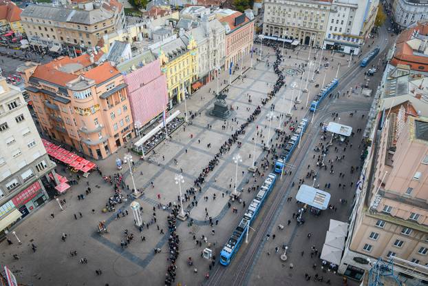 Zagreb: GraÄani u koloni Äekaju organizirani prijevoz do groblja Mirogoj