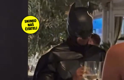 VIDEO Luda splitska noć: Sjeo u restoran u odijelu Batmana
