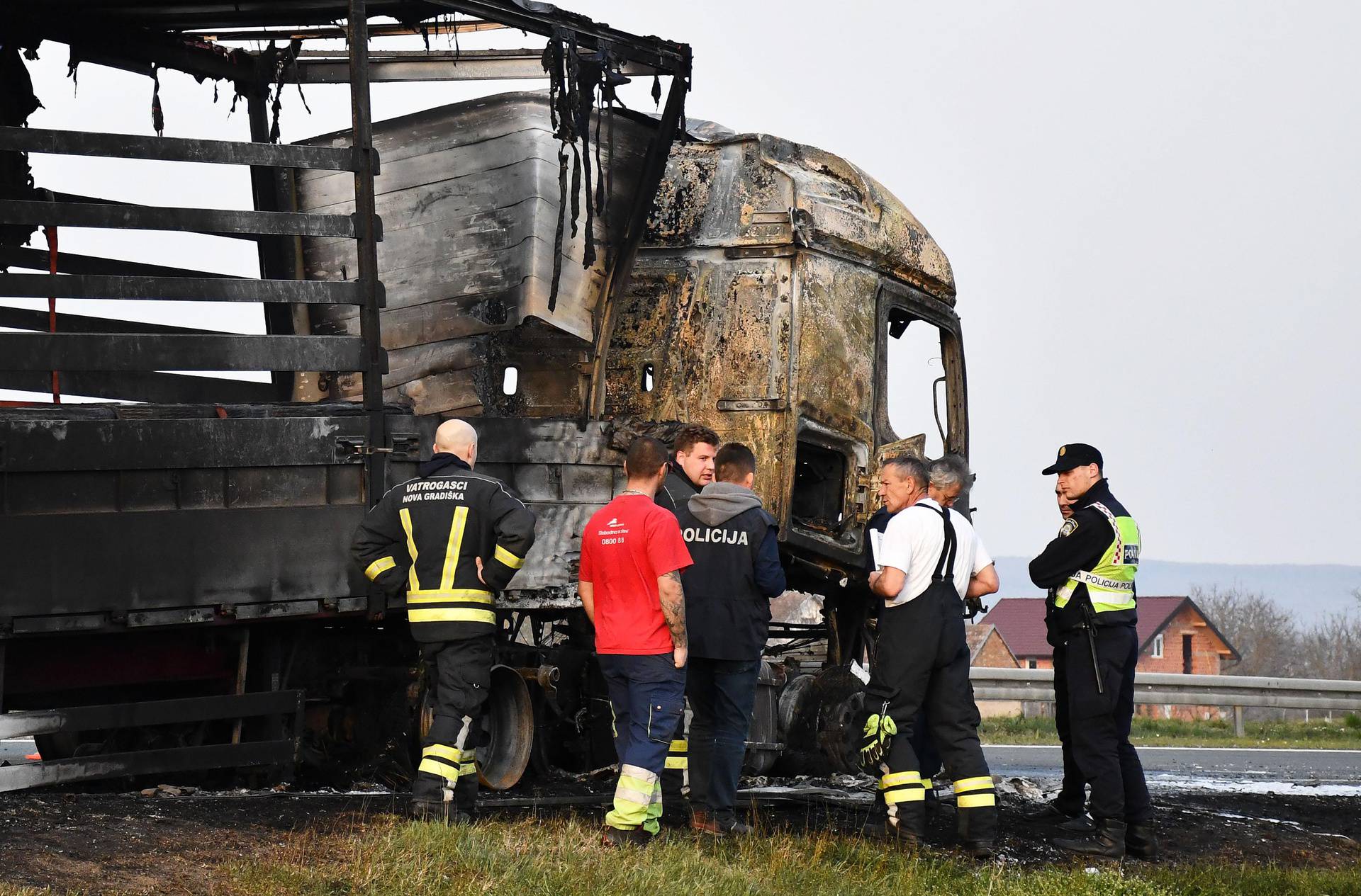 Teretni kamion u potpunosti izgorio na autocesti A3 kod Nove Gradiške