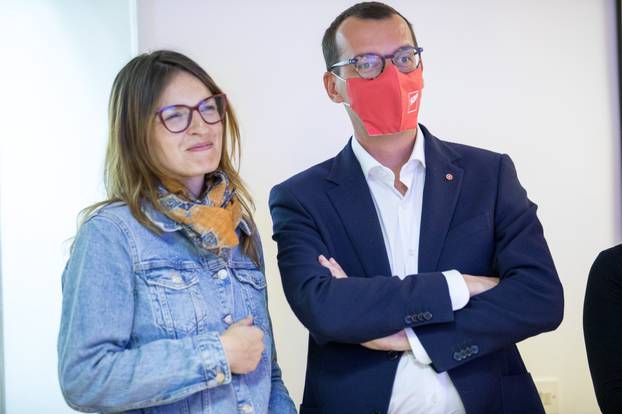 Rijeka: SDP-ovac Marko Filipovi&cacute; sa strana&ccaron;kim kolegama prati stanje izlaznih anketa