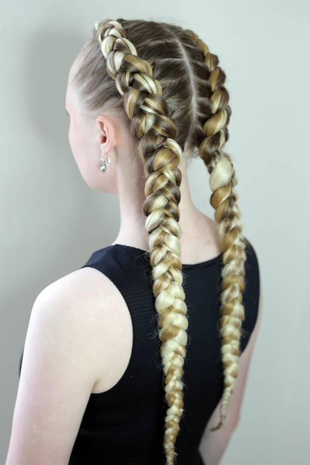 FOTO 15 frizura koje postaruju i 15 frizura koje vas pomlađuju