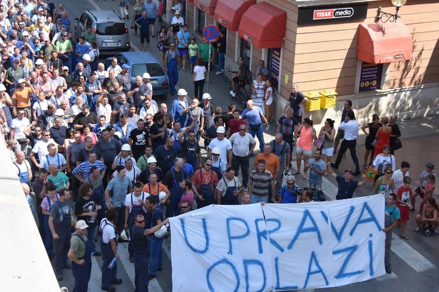 Pula: Grupa Å¡trajkaÅ¡a proÅ¡la gradskim ulicama