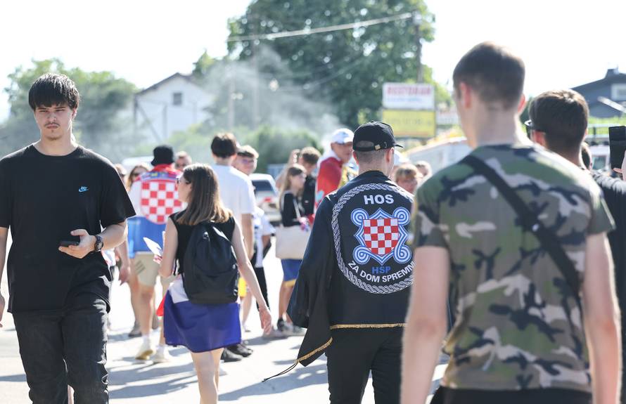 Fanovi se okupljaju u Zaprešiću uoči Thompsonova koncerta