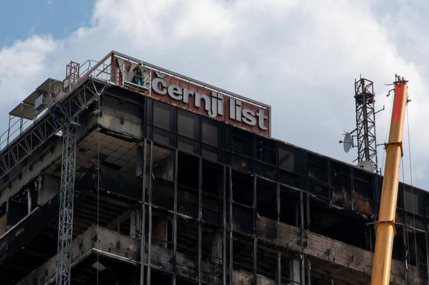 Zagreb: Uklanjanje natpisa Večernji list sa zgrade Vjesnika 