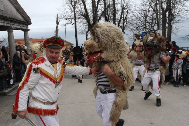 Rijeka: Doček Halubajskih zvončara u centru grada