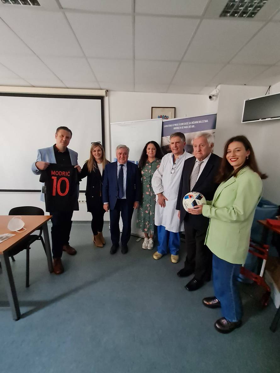 Aukcija Modrićeve lopte i dresa: Novac će donirati za nabavu kardiološke opreme za djecu