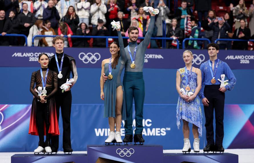 Figure Skating - Ice Dance - Victory Ceremony