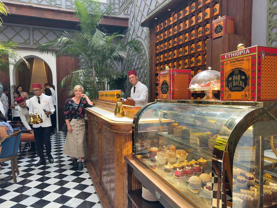 FOTO Kolinda na Antarktici: Društvo joj prave pingvini!