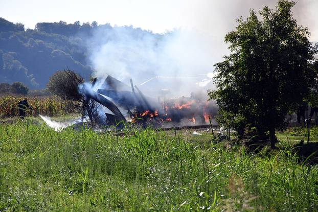 FOTO Buktinja 'progutala' halu tvornice Windor kod Pleternice