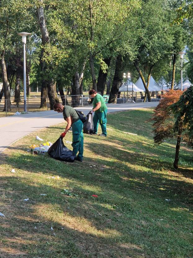 Pogledajte kako Bundek sada izgleda! Sinoć bila hrpa smeća, vrijedni čistači radili cijelu noć