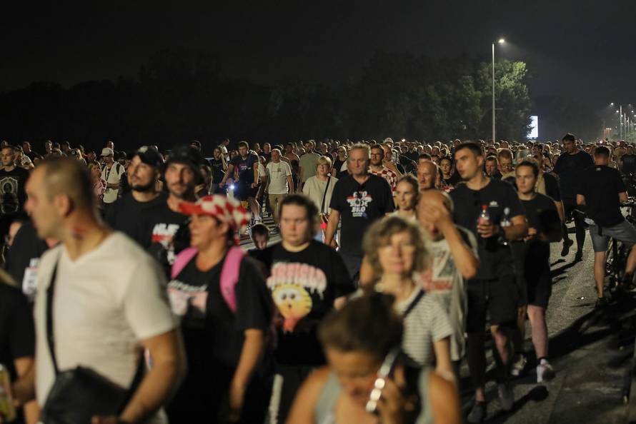 Zagreb: Završio je koncert Marka Perkovića Thompsona, kolone ljudi idu s hipodroma