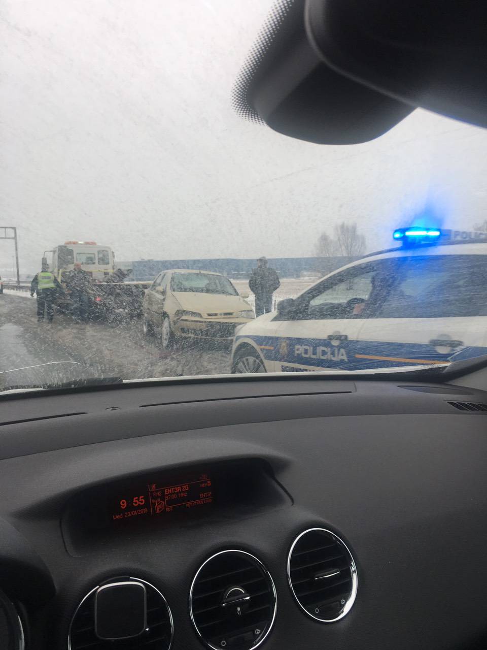 Prometna na brzoj cesti pokraj Vrbovca: Dvoje ljudi ozlijeđeno
