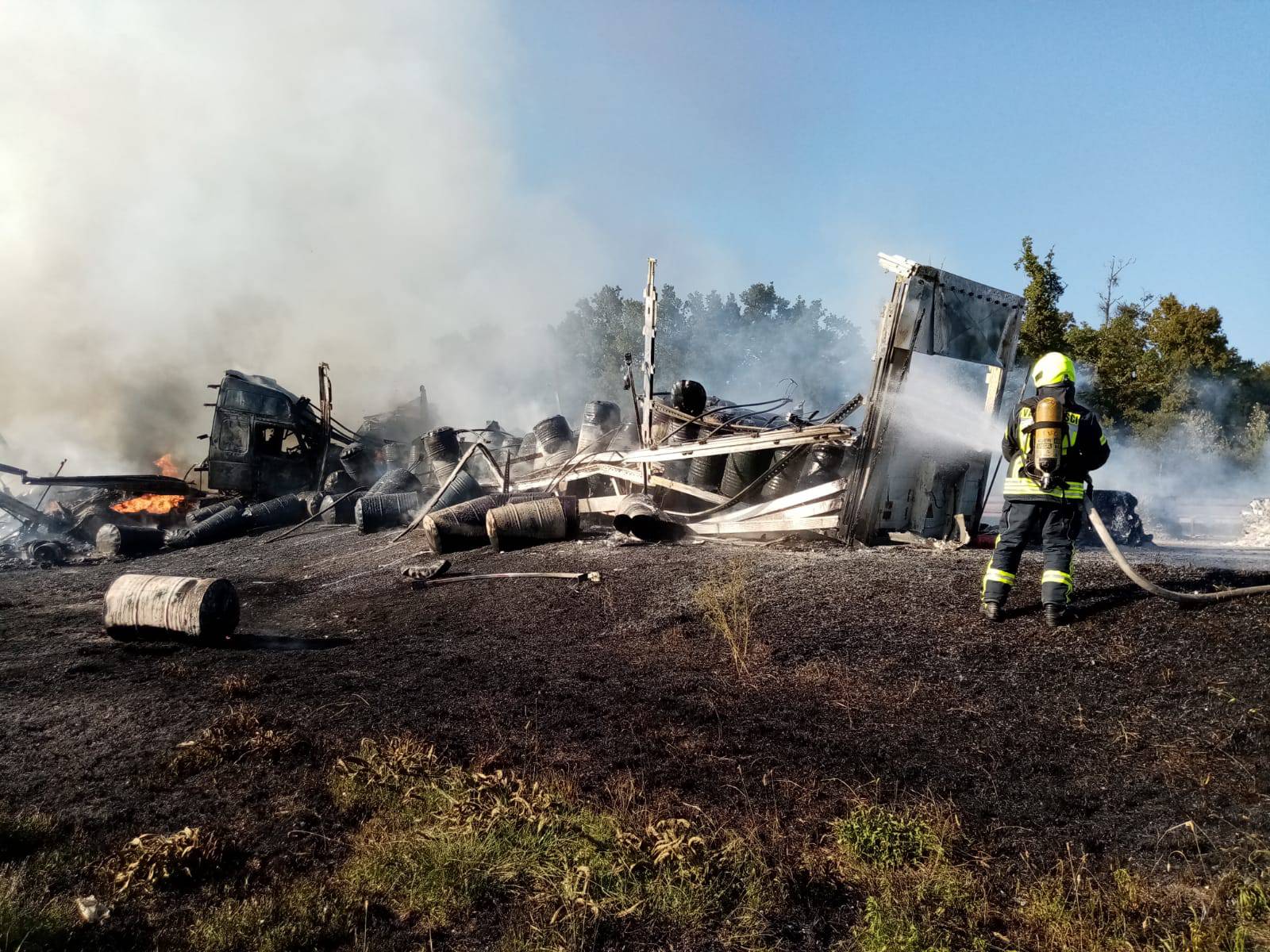 Naletio kamionom na vozače koji su mijenjali gumu, u požaru su poginuli Turčin i Crnogorac
