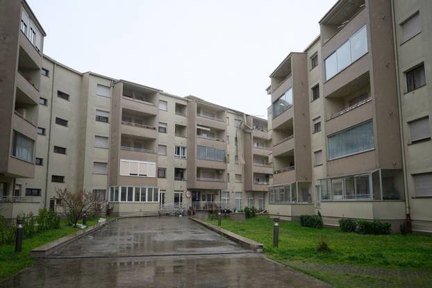 Zagreb: Olujno nevrijeme oštetilo krov zgrade na Horvaćanskoj cesti na Vrbanima