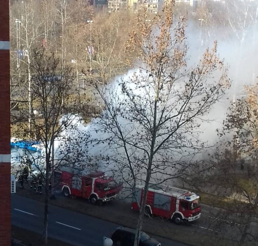 'Osjetili smo da smrdi dim pa vidjeli autobus u plamenu'