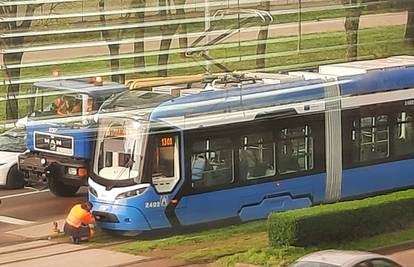 FOTO Čitatelj: 'Riknuo je novi tramvaj', ZET: 'Ma nije, samo smo ga malo naštimavali...'