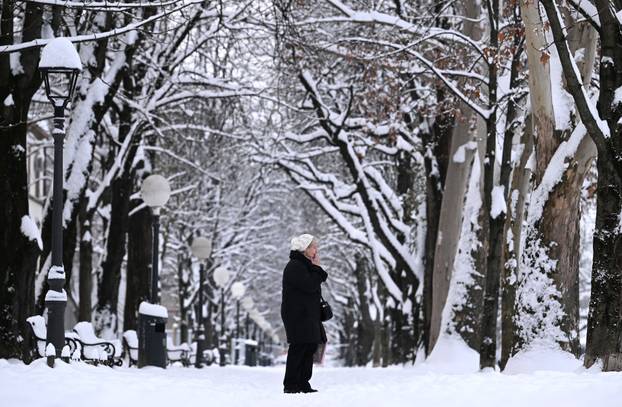 Zagreb: Snijeg zabijelio grad