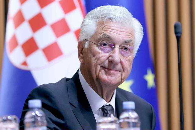 FOTO Urnebesno! Pogledajte djeda Plenkovića i bakice Severinu i Maju Šuput