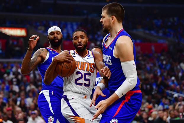 NBA: Phoenix Suns at Los Angeles Clippers