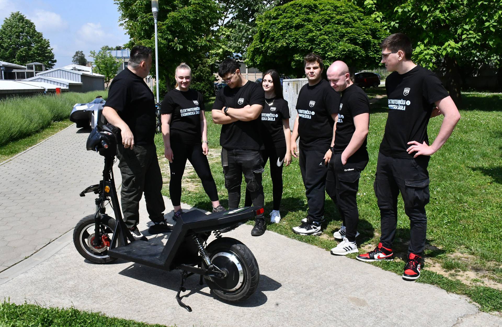 VIDEO Učenici iz Nove Gradiške napravili solarni 'Batmobile', lasersku harfu, rover za mine...