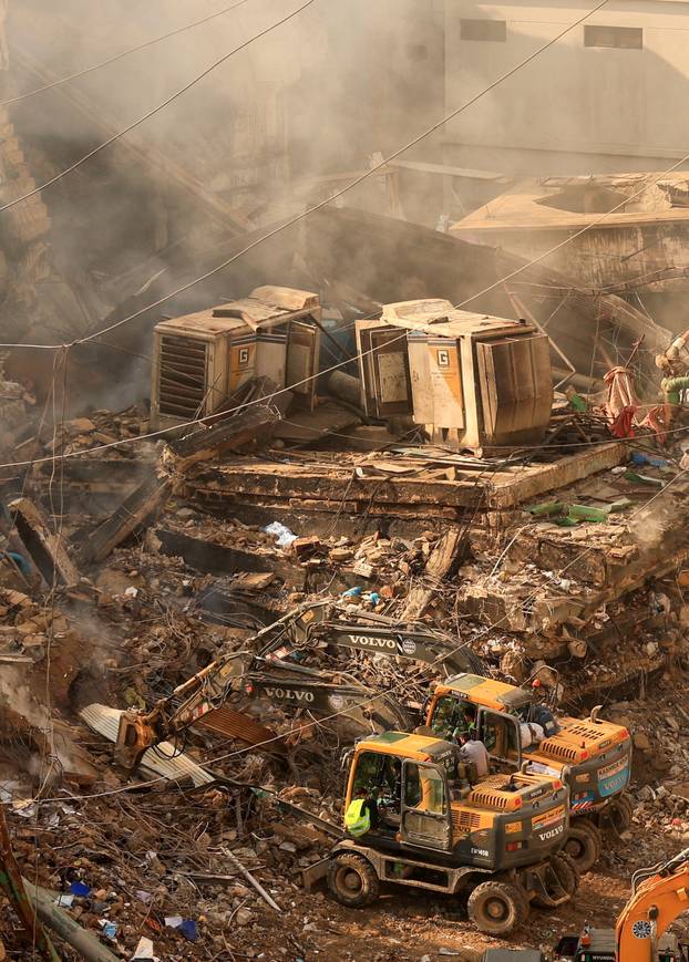 FILE PHOTO: FILE PHOTO: Aftermath of fire in a shopping mall in Karachi