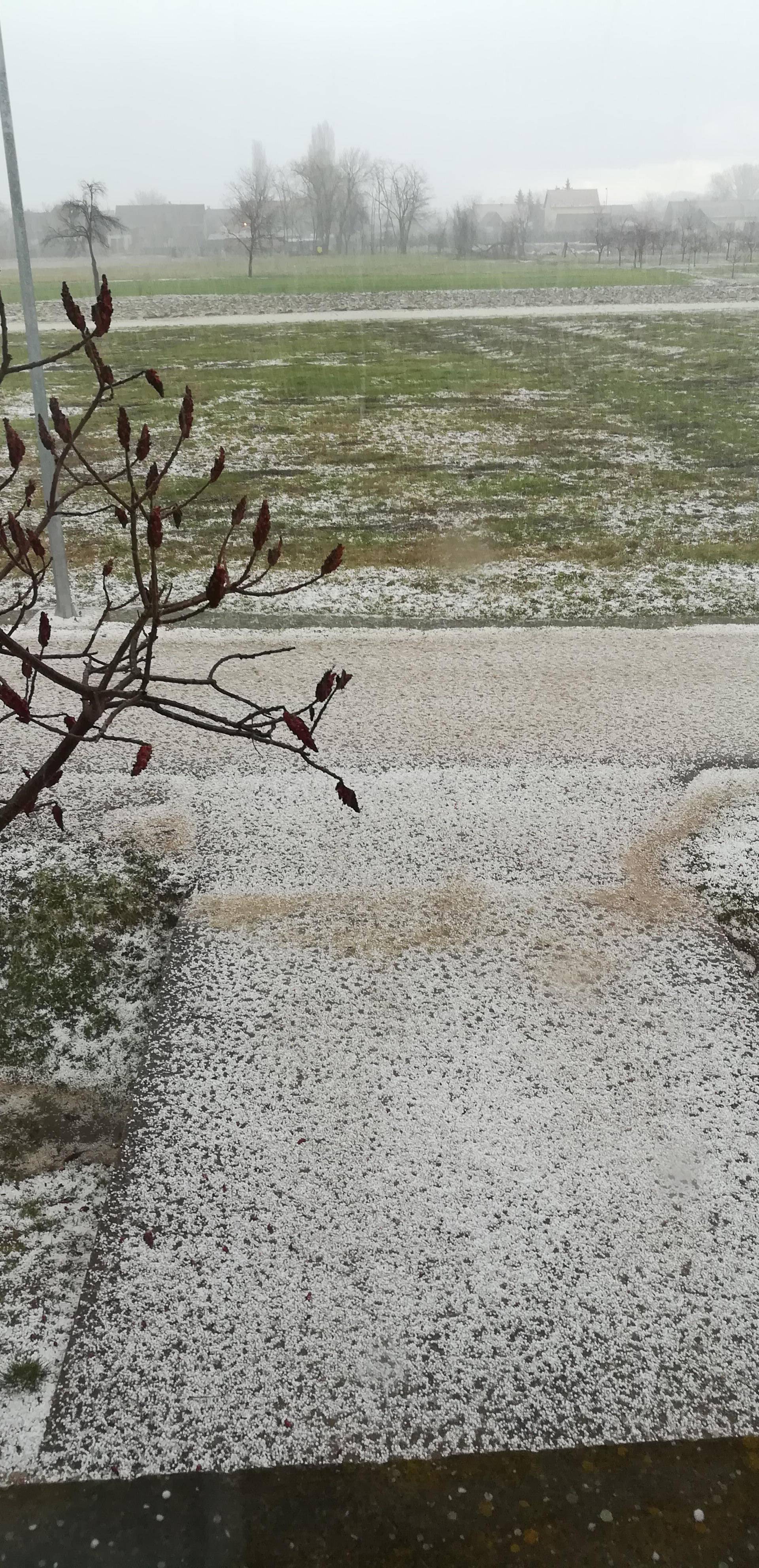 Nevrijeme na istoku Hrvatske: 'Nezapamćena tuča u ožujku...'