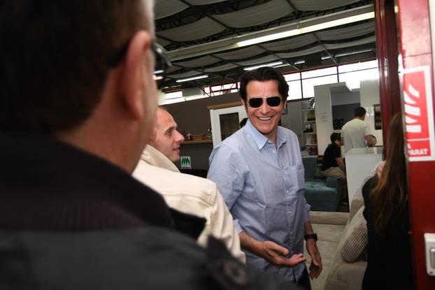 Bjelovar: Glumci u sklopu BOk festivala sami su bili eksponati u izlogu namještaja San