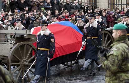 Zbog smrti Vaclava Havela u cijeloj Češkoj nestaje svijeća