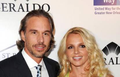 Britney Spears prekinula  vezu sa zaručnikom J. Trawickom?