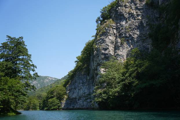 Martin Brod, slikovito naselje smješteno na ušću rijeke Unac u Unu