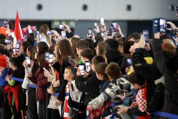 Zagreb: Svečani doček rukometaša u zračnoj luci nakon osvojenog srebra na Svjetskom prvenstvu