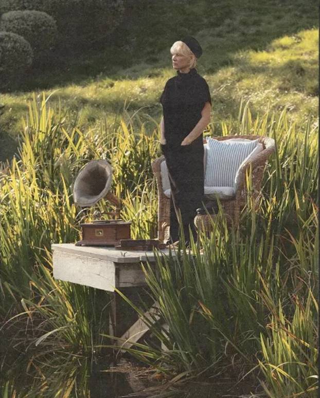 FOTO Nostalgija je bila ključ: Ovo je namještaj koji potpisuje glumica Pamela Anderson