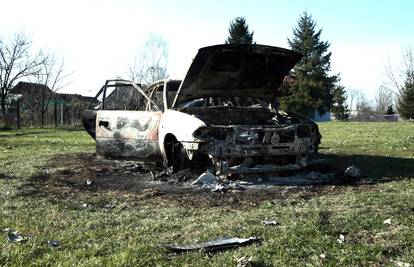 Kradljivci su automobil nakon cjelonoćne vožnje zapalili