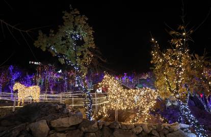 Gornji Dolac: Božićno selo nakog godine pandemijske pauze svjetli s više od 3 milijuna lampica