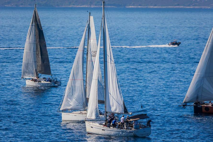 Split:  Pogled sa Sustipana na start Mrduljske Regate