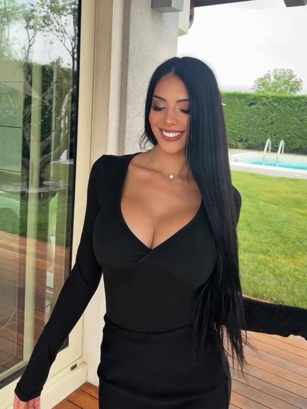 FOTO Bujna stjuardesa zavela zvijezdu Juvea. Žena je saznala