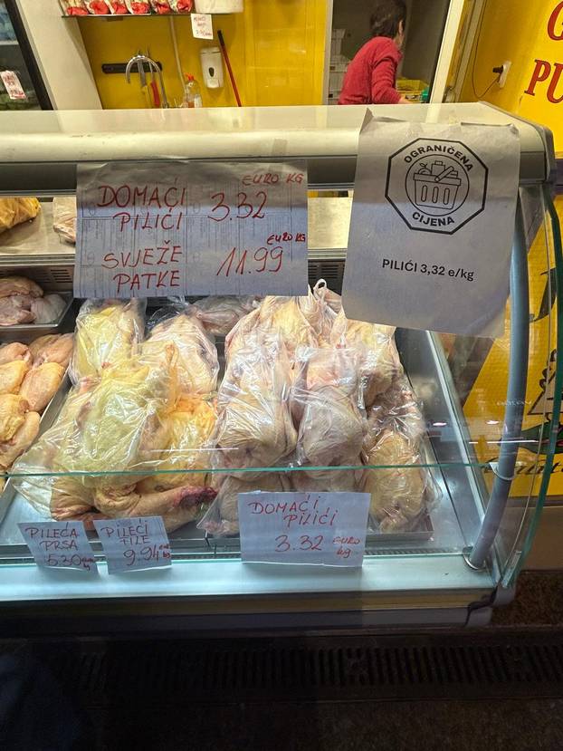 FOTO Građani šokirani! Za kilu janjetine 20 eura, rajčice po 7, a orada na Dolcu čak 28 eura