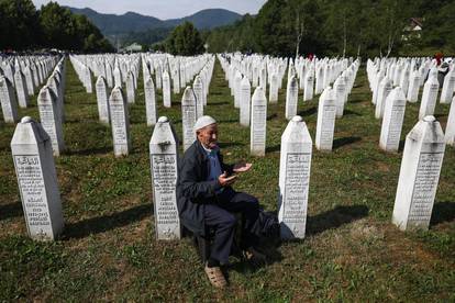 Obitelji ubijenih u Srebrenici prisjećaju se svojih najmilijih