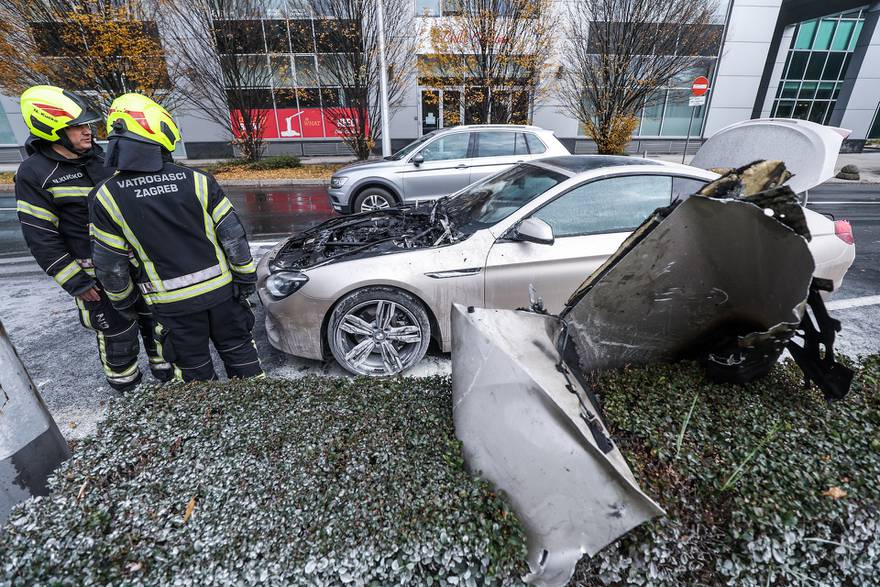 DRAMA U ZAGREBU Luksuzni BMW gorio usred Heinzelove!