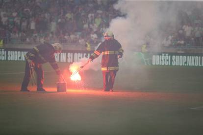 FOTO Pogledajte scene kaosa u Ljubljani: Vatra na tribinama, specijalci i tučnjave divljaka!