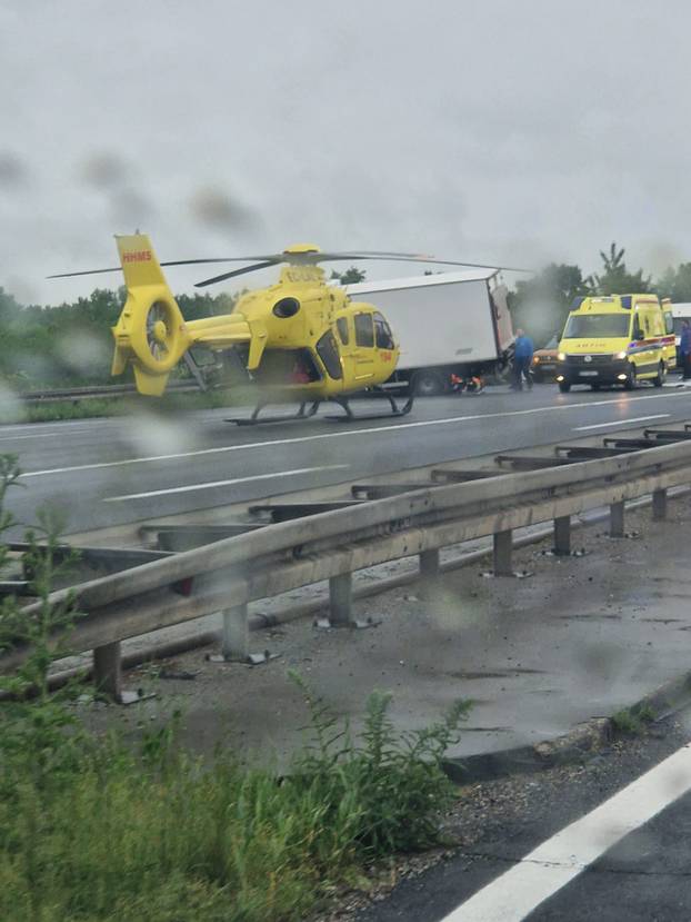 FOTO Šokantni prizori s A3:  U sudaru poginule dvije sestre
