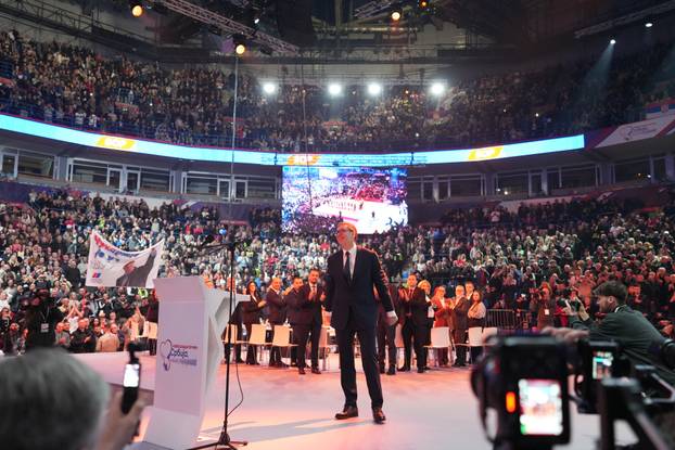 U Beogradskoj Areni održan je skup Srpske napredne stranke "Srbija - naša obitelj"