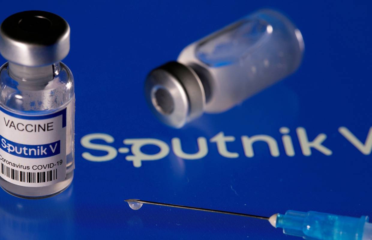 Ruska studija: Sputnjik V štiti bolje od omikrona nego Pfizer