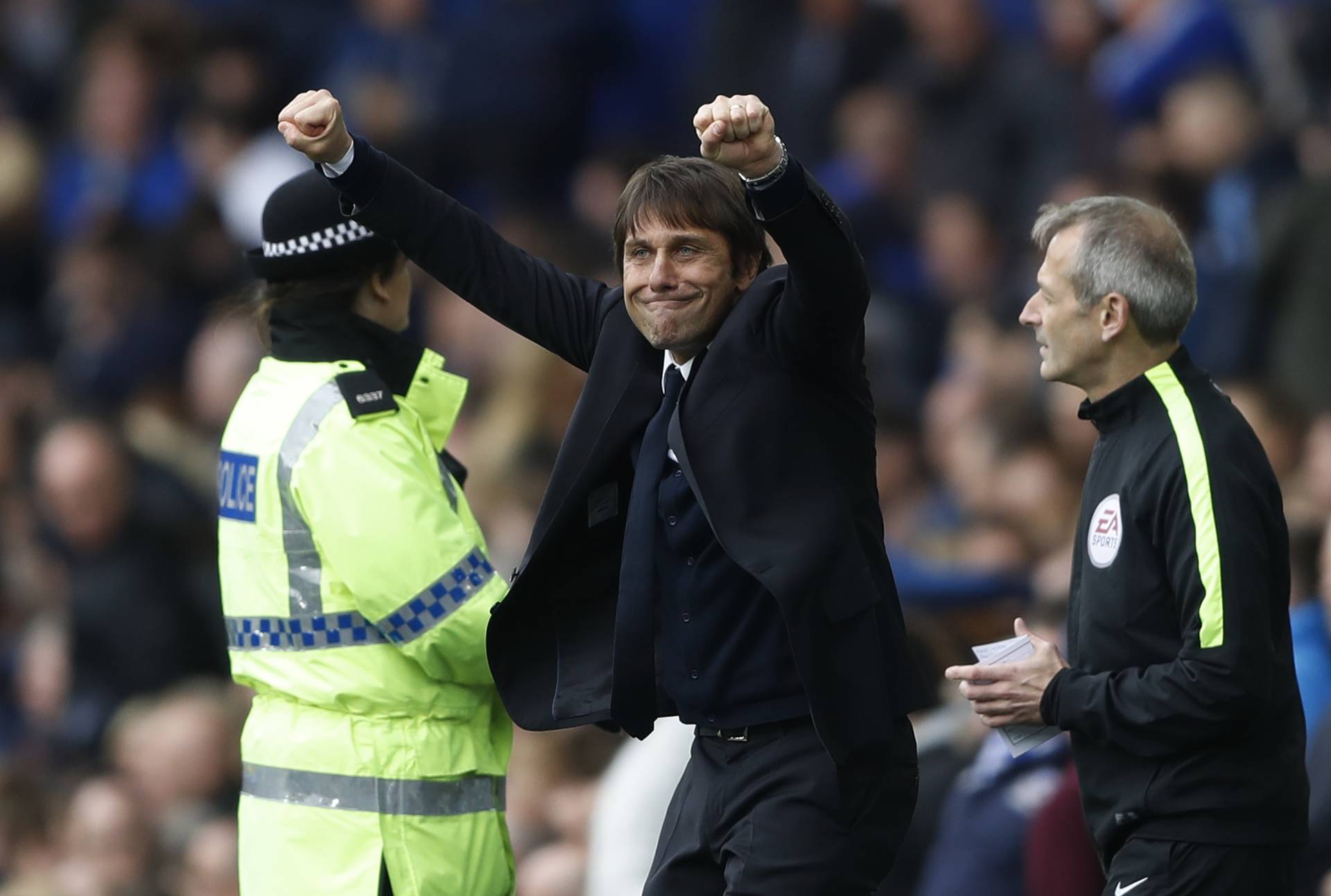 Chelsea manager Antonio Conte celebrates after Willian (not pictured) scores their third goal
