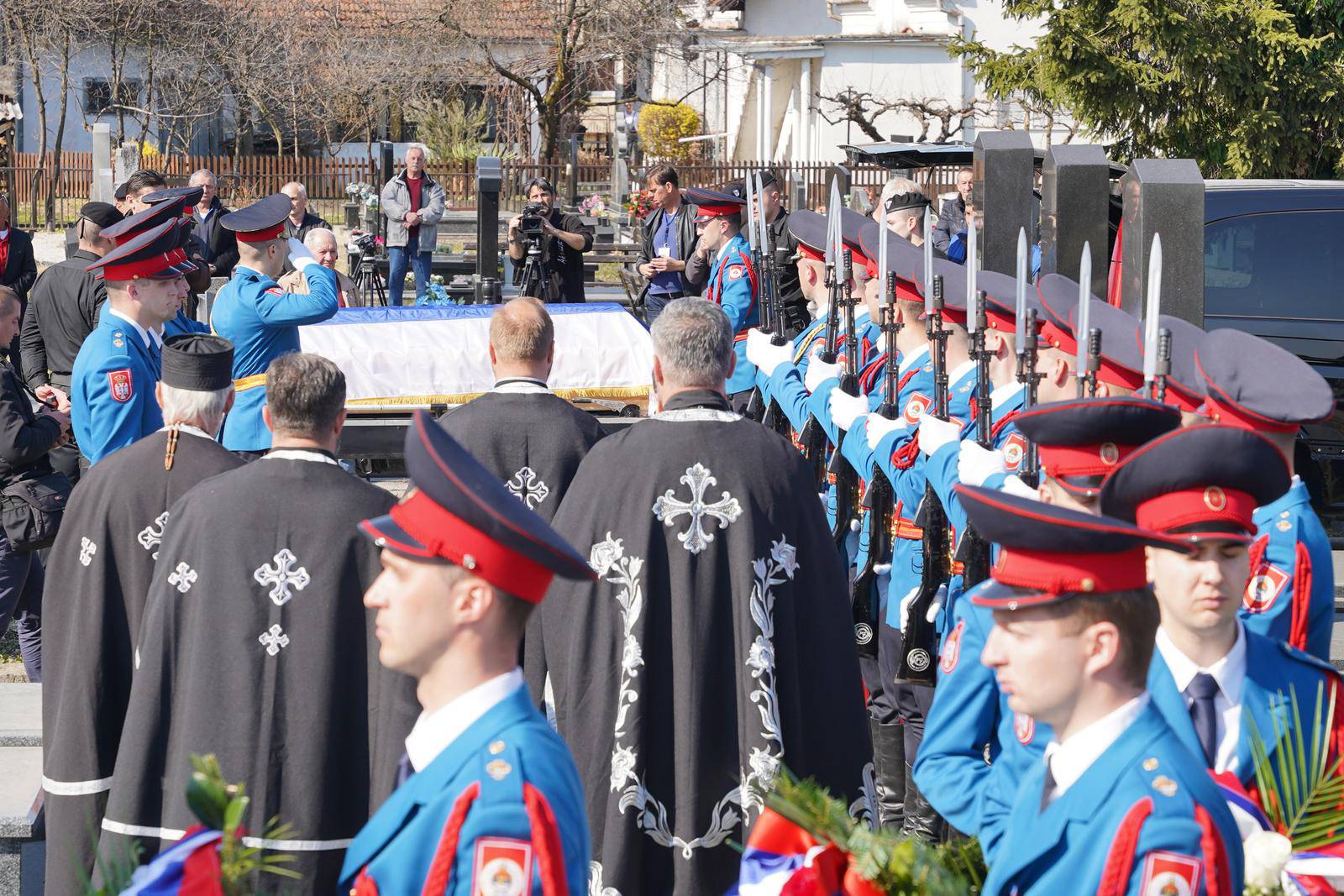 Prijedor: Pogreb Radenka Bašića, ubijenog načelnika kriminalističke policije Prijedor