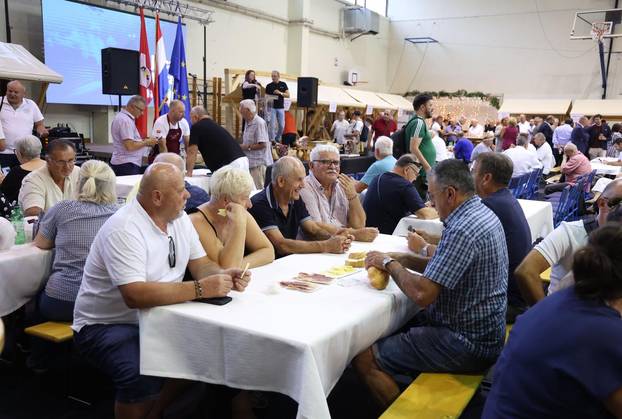 Drniš: Otvoren 9. me?unarodni festival pršuta