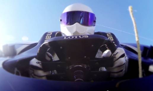 Za reklamu: Stig iz Top Geara sko&ccaron;io bungie s - bolidom F1