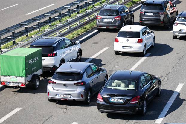 Zagreb: Gužve prema Jadranu, kolone vozila protežu se kilometrima