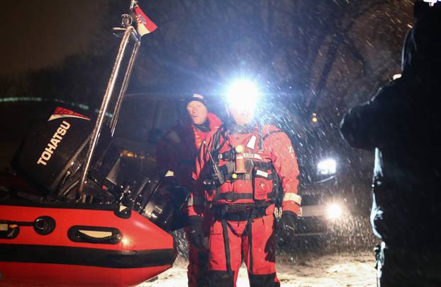 Zagreb: Zbog loših vremenskih uvjeta obustavljena potraga u rijeci Savi